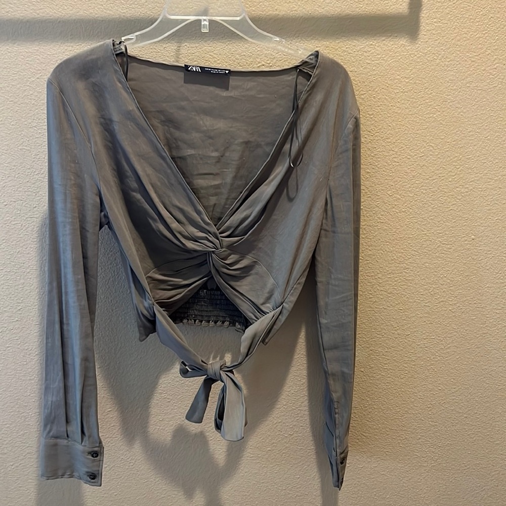 Zara medium cropped army green long sleeve shirt